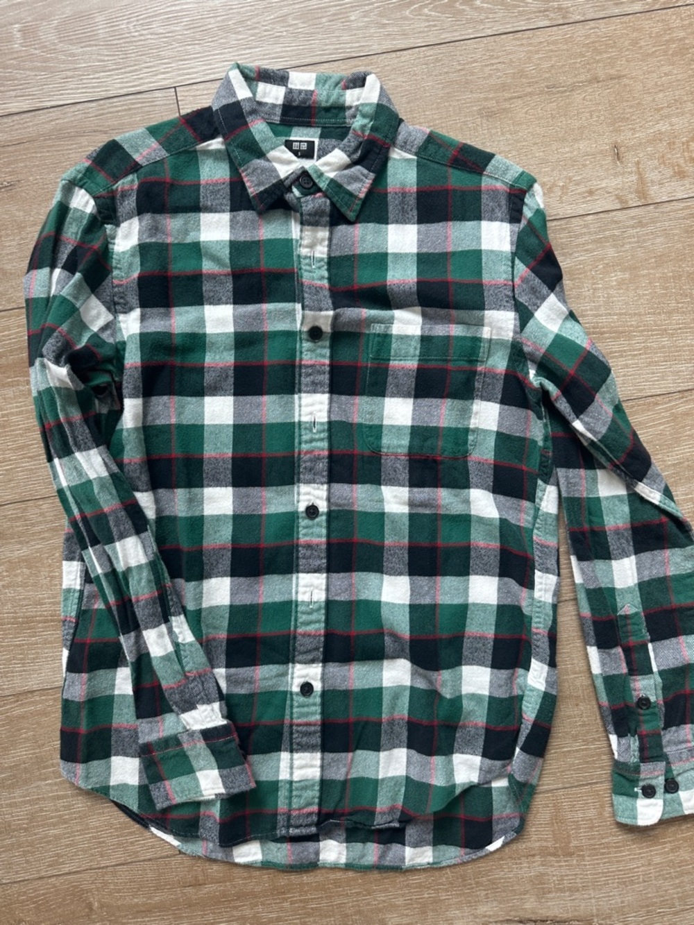 Uniqlo Green, White & Black Plaid Button-Down Shirt